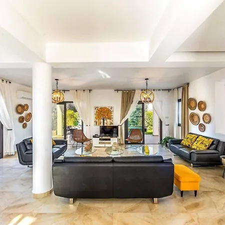 Villa Deborah Argaka